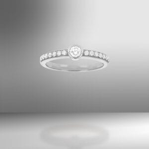 stylish white gold 18 kt diamond ring