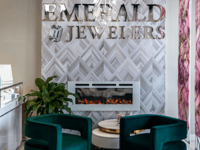 About Us - Emerald Jewelers: Expertise & Exceptional Service